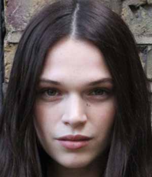 Анна Брюстер